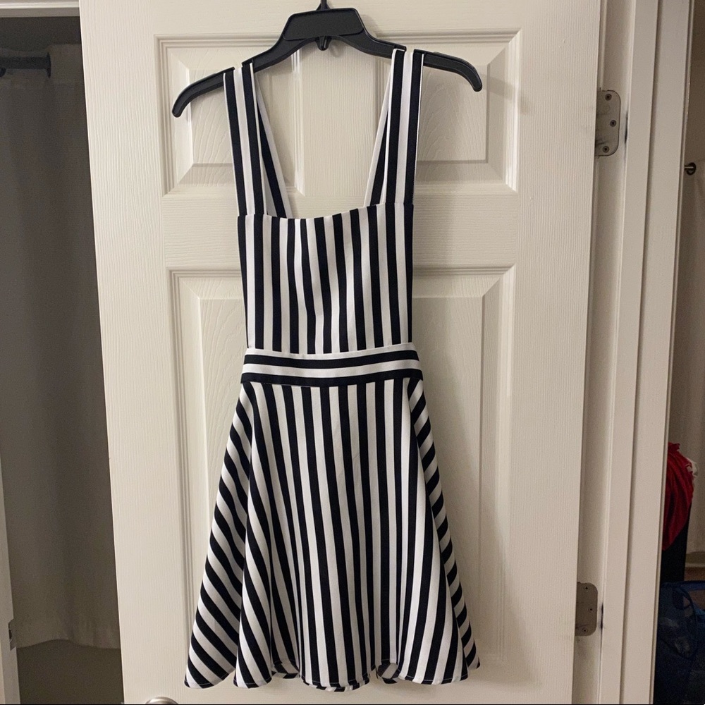 Forever 21 black and white dress apron-like dress